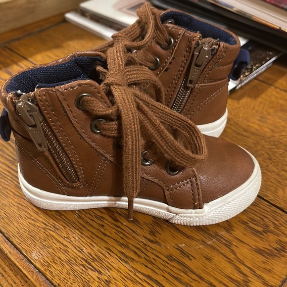 Cat & Jack tan little boy shoes. Size 5. Great condition! - Picture 4 of 9